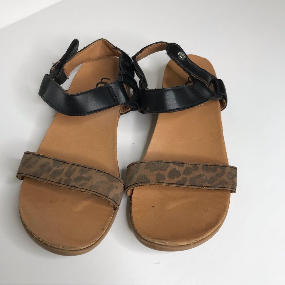 UGG Rynell girls sandals cheetah print sz 2